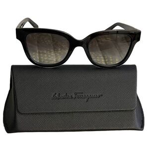 NWOT - Ferragamo SF1066S 001 Square Sunglasses
